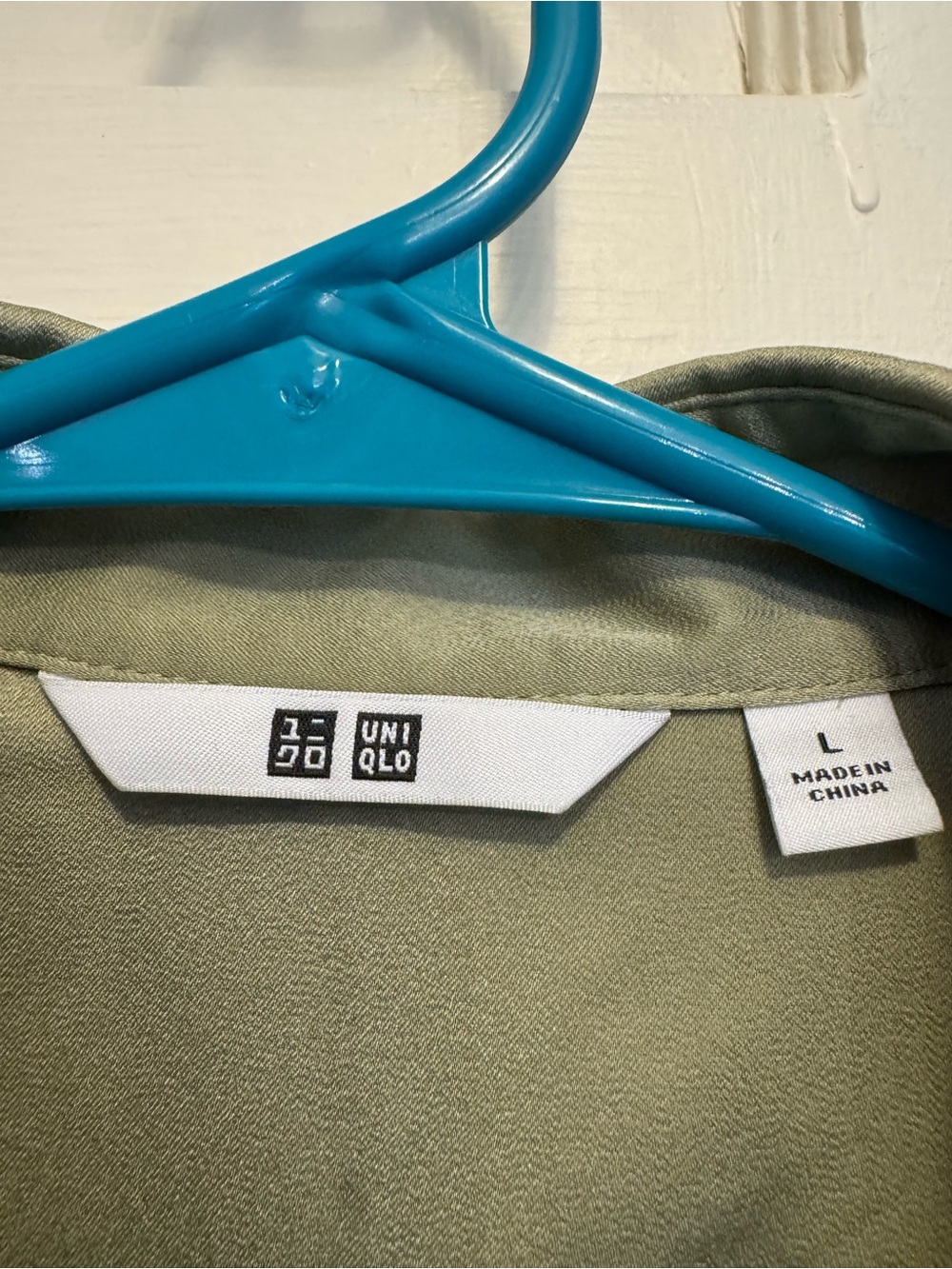 UNIQLO Women’s Satin Button Down Blouse in Green Sz L - Picture 6 of 7